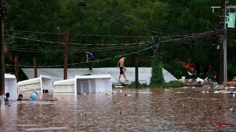 Se agravan las inundaciones en Brasil: hay 31 muertos, 74 desaparecidos y se rompió una represa