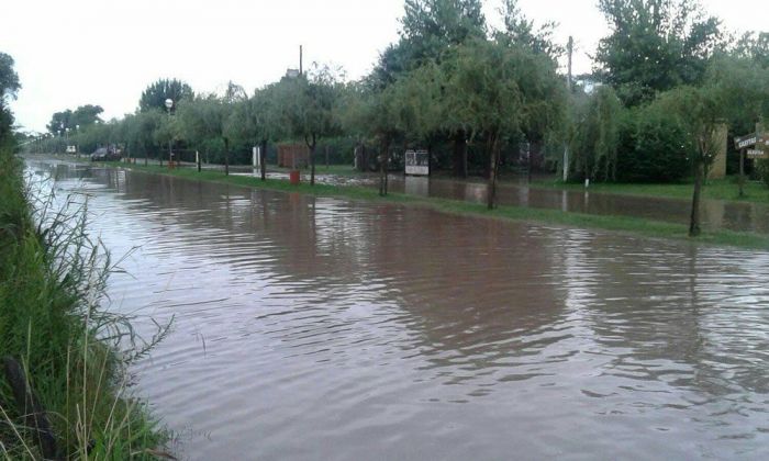 El Río de los Sauces desbordó por las intensas lluvias