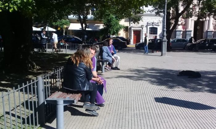 Amplia convocatoria a la propuesta de los curas de realizar confesiones en plaza Roca