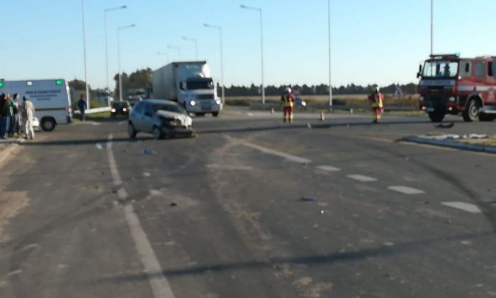 Accidente Fatal: Una docente esperaba para cruzar la ruta y un utilitario la mató 