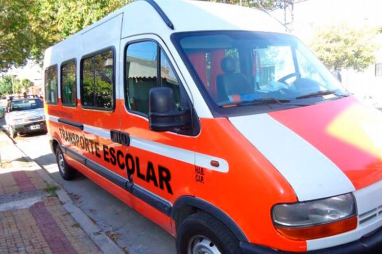 Intentó robar un transporte escolar, pero la conductora lo ahuyentó con los gritos 