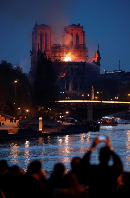 Impactantes fotos del incendio en Notre Dame