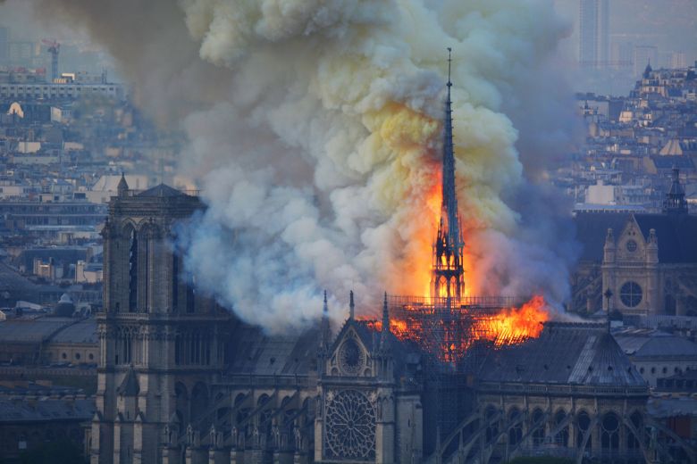 Impactantes fotos del incendio en Notre Dame