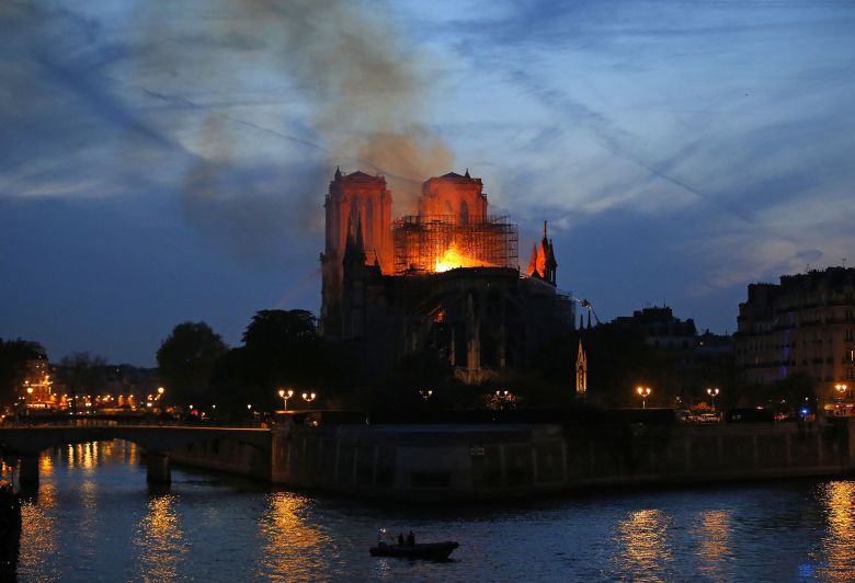 Impactantes fotos del incendio en Notre Dame