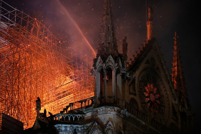 Impactantes fotos del incendio en Notre Dame