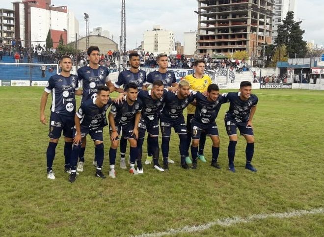 Atenas ganó y logró una buena ventaja