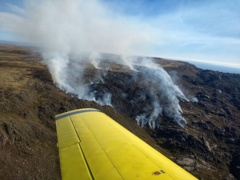 Bomberos monitorearon un incendio en las sierras de Alpa Corral