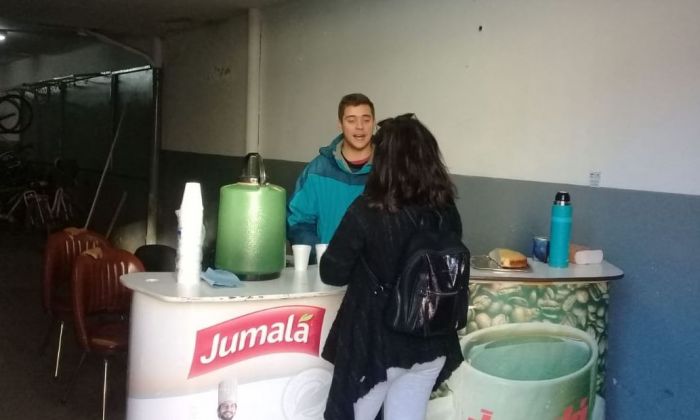 Baja concurrencia de personas en el desayuno solidario que ofrece Jumalá