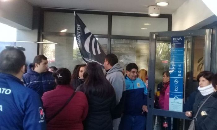 El gremio de la Limpieza protestó al frente del Banco Francés