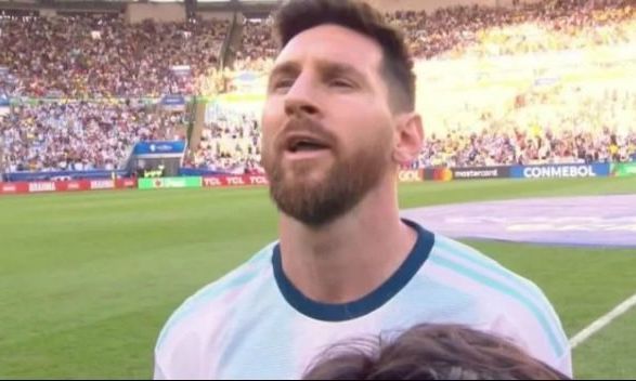 Y un día, Lionel Messi ¡cantó el himno!