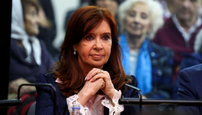 La defensa de Cristina pidió enviar a juicio el caso de los cuadernos