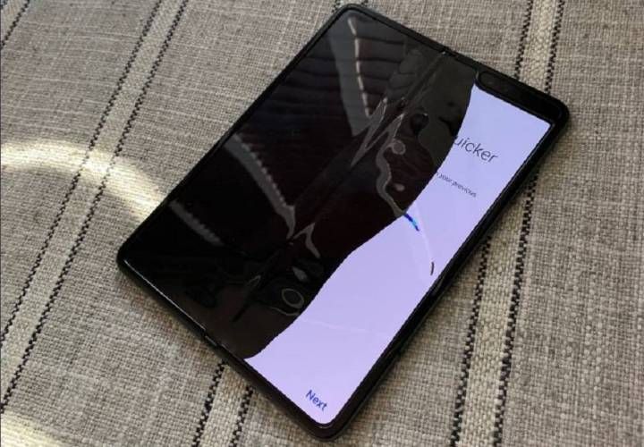 Samsung volverá a lanzar en septiembre su móvil plegable Galaxy Fold