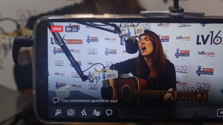 Flor Di Paola en el acústico de La Mañana del Limón