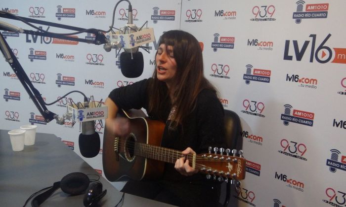 Flor Di Paola en el acústico de La Mañana del Limón