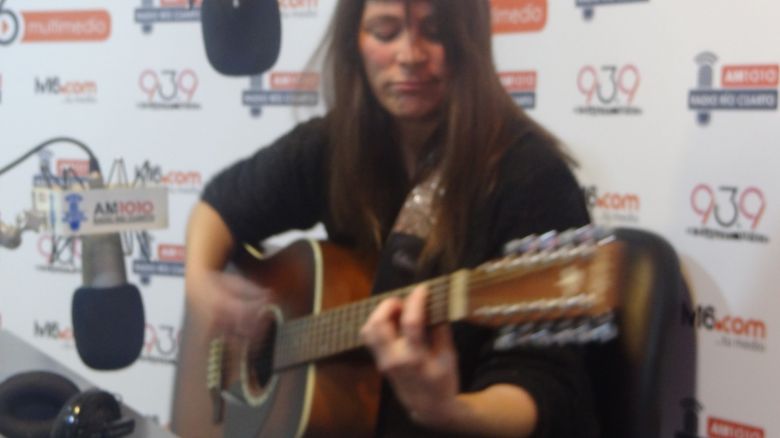 Flor Di Paola en el acústico de La Mañana del Limón