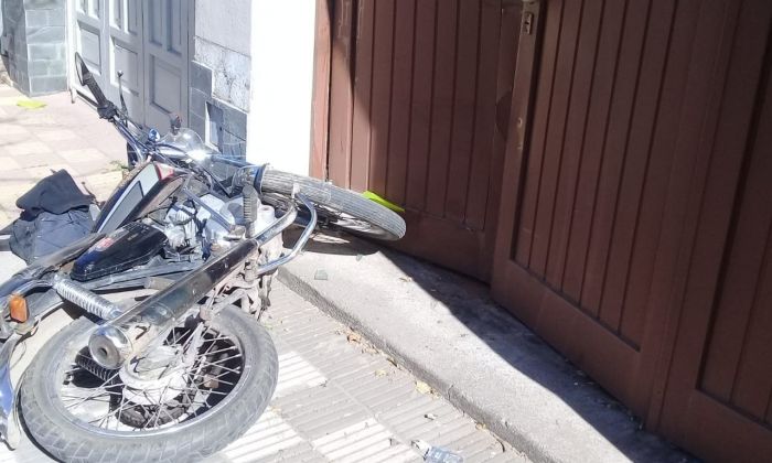 Dos jóvenes heridos tras caer de la motocicleta en la que circulaban tres personas