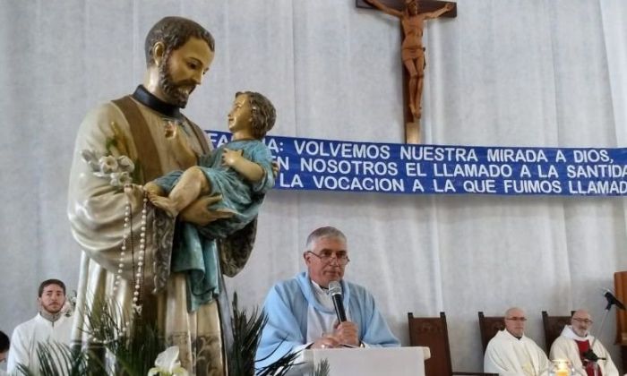 San Cayetano abre sus puertas para pedir por el pan y el trabajo 