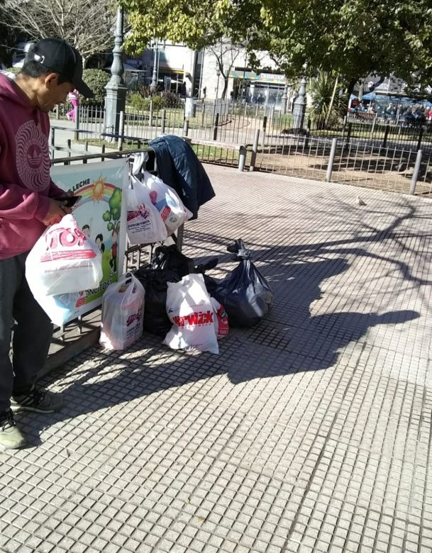 Ramoncito en su cruzada por alimentos y juguetes para festejar el Día del Niño