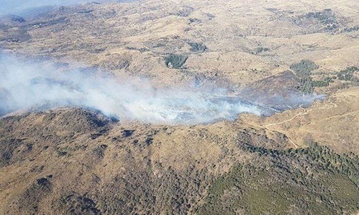 Incendio iniciado en un basural de La Cruz provocó la quema de una línea eléctrica y alambrados