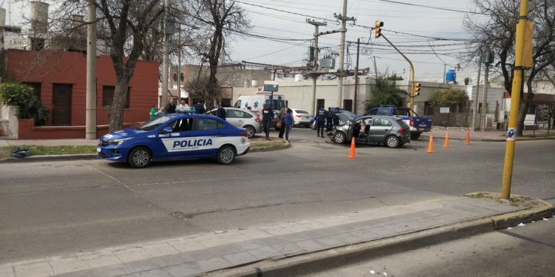 Heridos tras fuerte choque en Avenida Sabattini