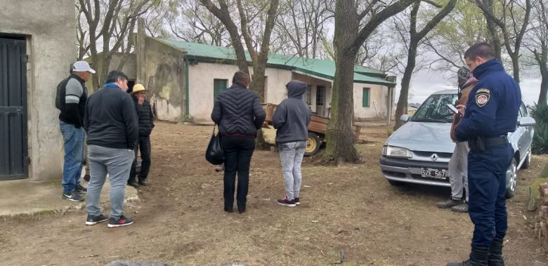 Trabajadores en condiciones precarias en cercanías de Alejandro Roca