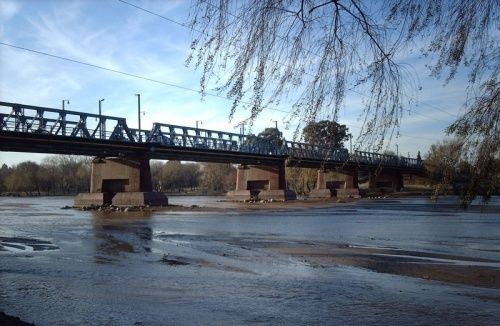 Con controles permanentes intentan evitar daños ambientales y extracciones ilegales de arena en el río