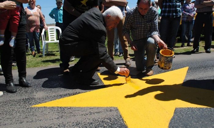 Hoy se pintarán las estrellas amarillas en memoria de Mauricio Abel Quiroga y Facundo Román Quiroga