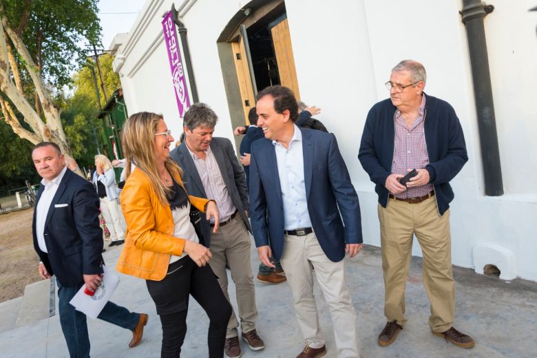 Llamosas inauguró la Feria del Libro en el renovado Galpón Blanco