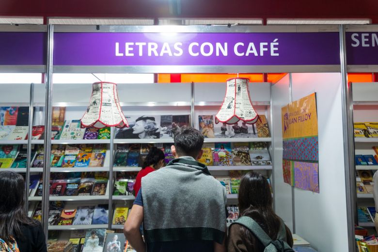 Llamosas inauguró la Feria del Libro en el renovado Galpón Blanco