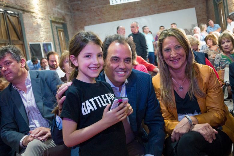 Llamosas inauguró la Feria del Libro en el renovado Galpón Blanco