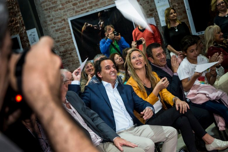 Llamosas inauguró la Feria del Libro en el renovado Galpón Blanco