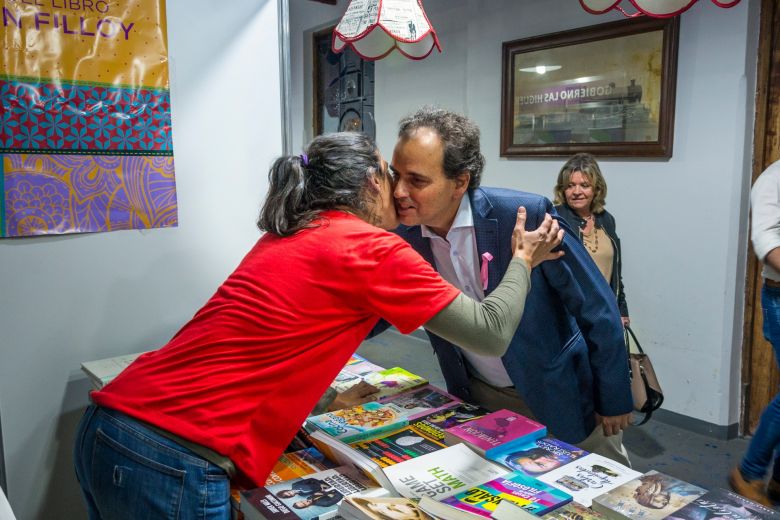 Llamosas inauguró la Feria del Libro en el renovado Galpón Blanco