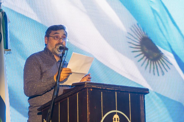 Llamosas inauguró la Feria del Libro en el renovado Galpón Blanco