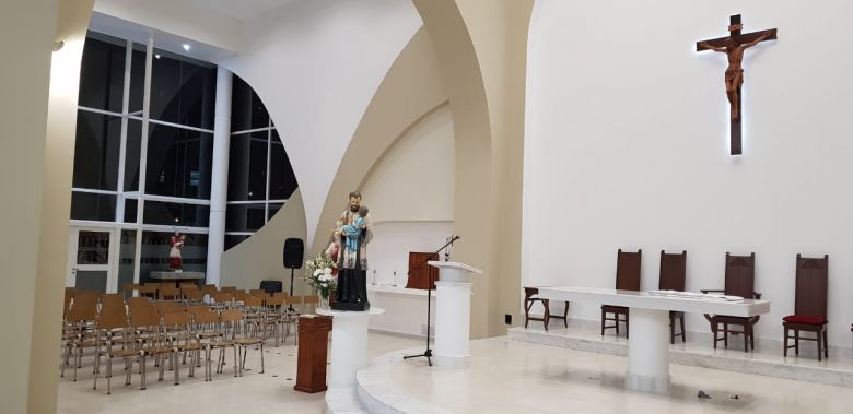 Uriona consagró la remodelación y ampliación de la Iglesia San Cayetano