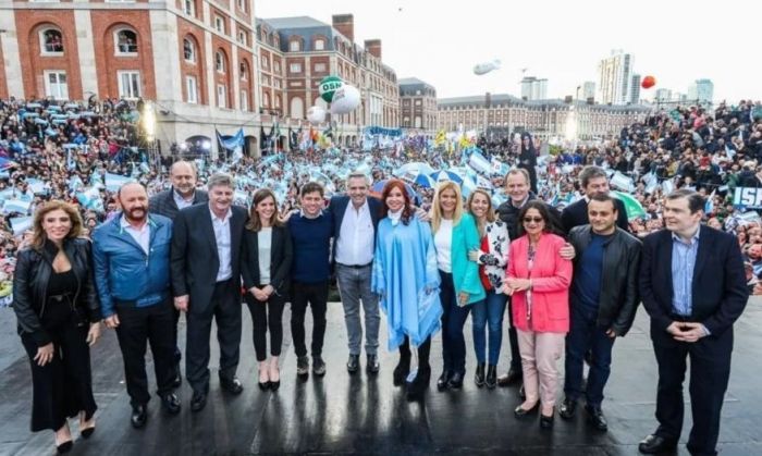 Alberto Fernández cerró la campaña con Cristina Kirchner: “Tengo el compromiso de no fallarles”