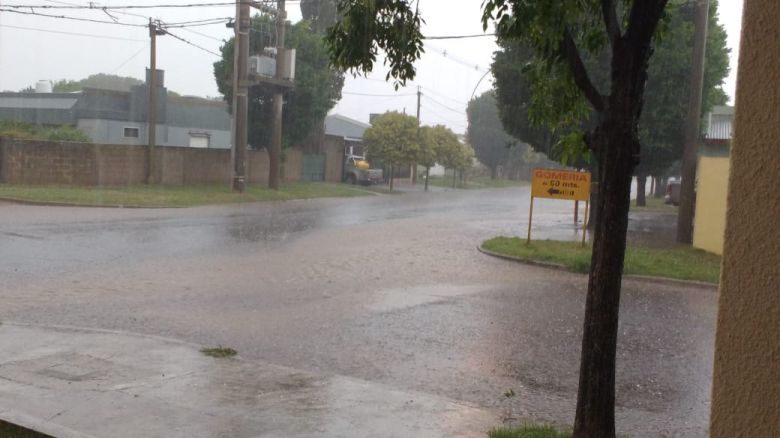 Granizo y lluvias en la madrugada electoral en la zona 