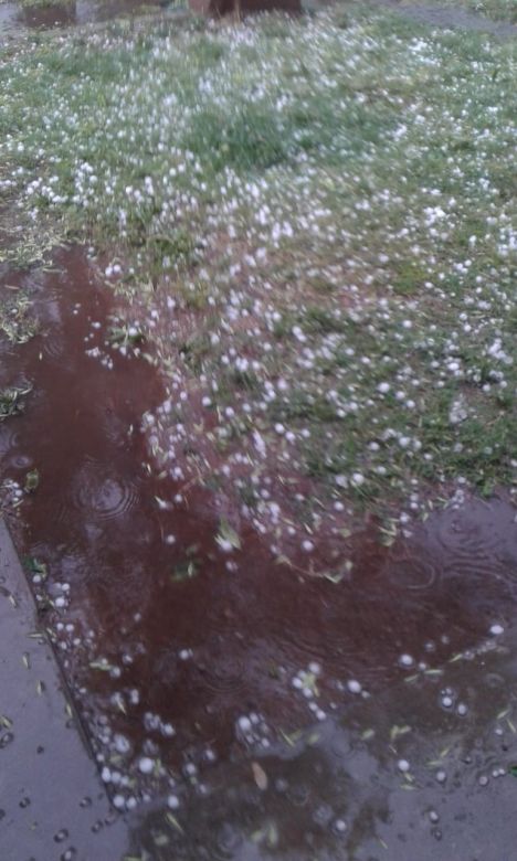 Granizo y lluvias en la madrugada electoral en la zona 