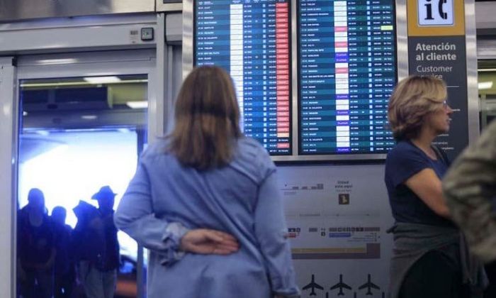 Paro sorpresivo dejó a más de 14.000 pasajeros varados en Ezeiza y Aeroparque