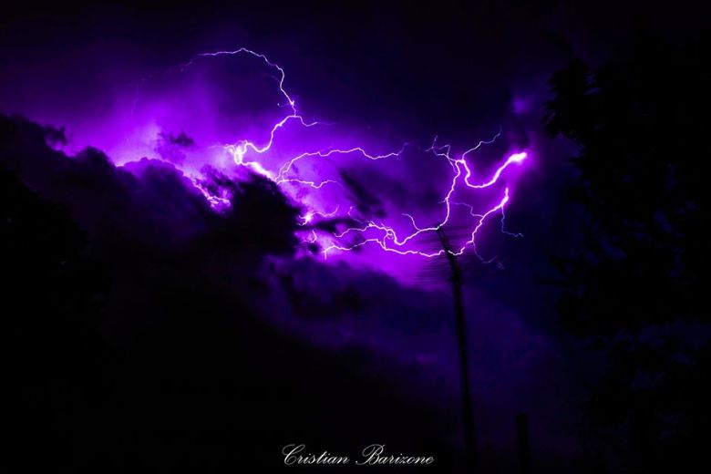 Un conjunto de tormentas eléctricas ensambladas está asentado sobre Río Cuarto 