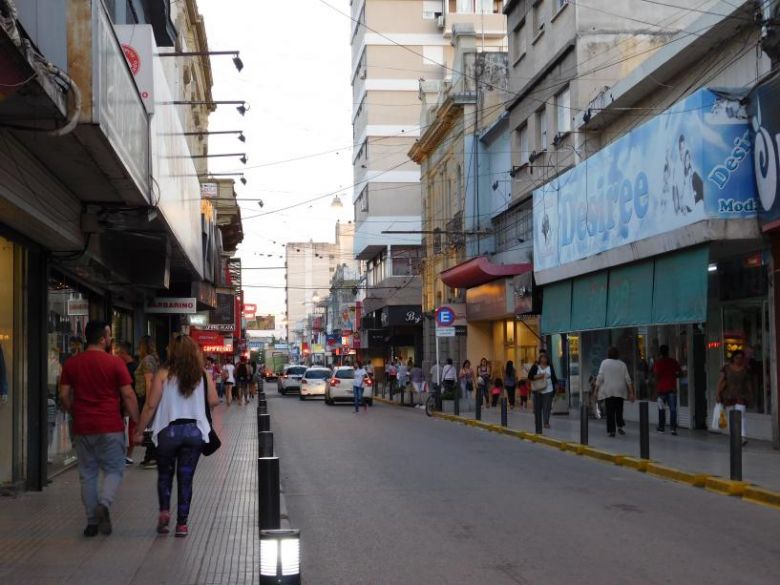 Importante movimiento comercial durante el domingo por la tarde