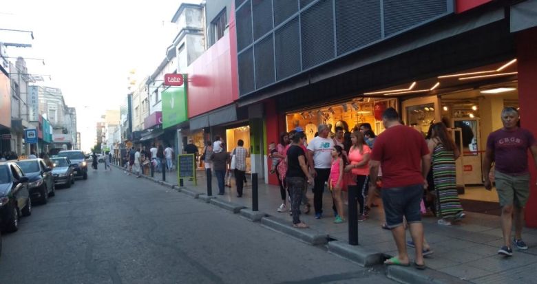 Importante movimiento comercial durante el domingo por la tarde