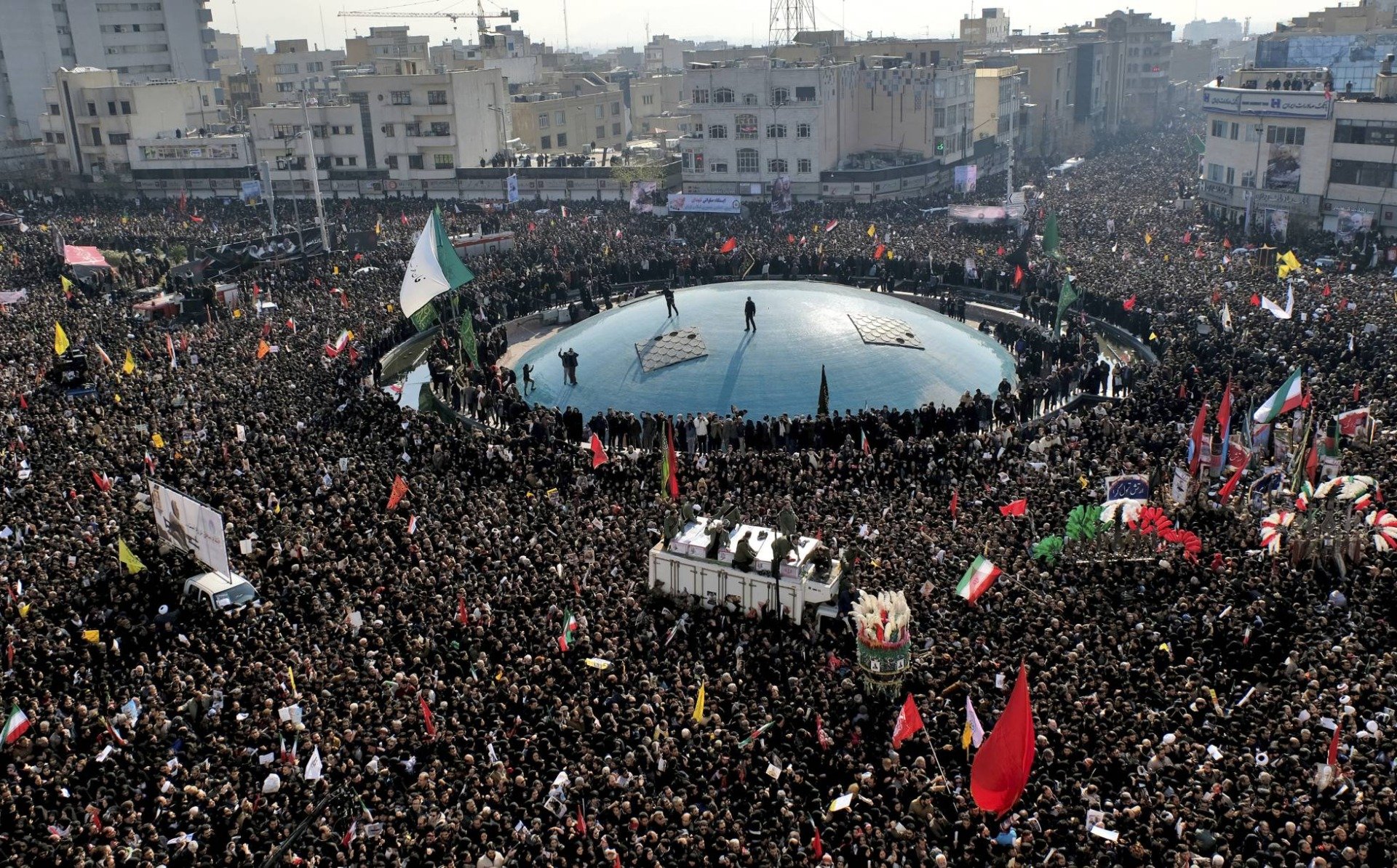 Una estampida en el funeral de Qassem Soleimani dejó al menos 35 muertos