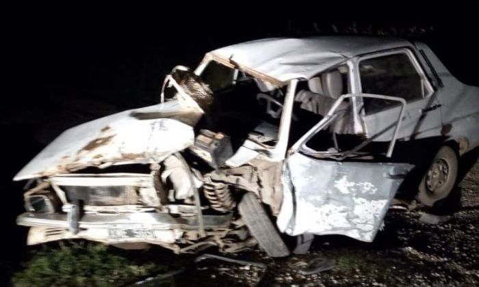 Dos autos colisionaron de frente cerca de San Basilio