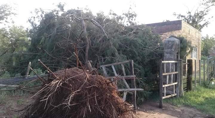 Buena Esperanza destruida luego del paso de un tornado 