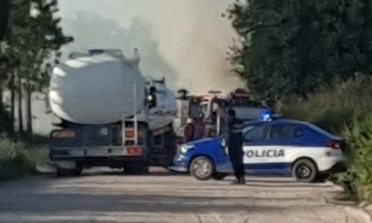 Un camión se prendió fuego en el viejo camino a Córdoba