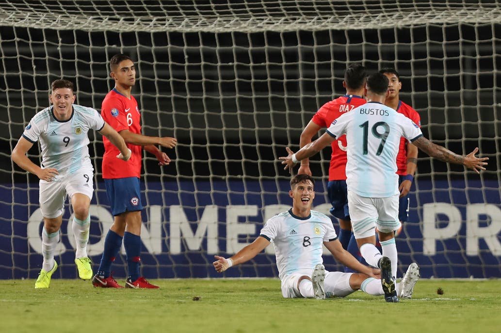 Argentina ganó y se subió a la cima