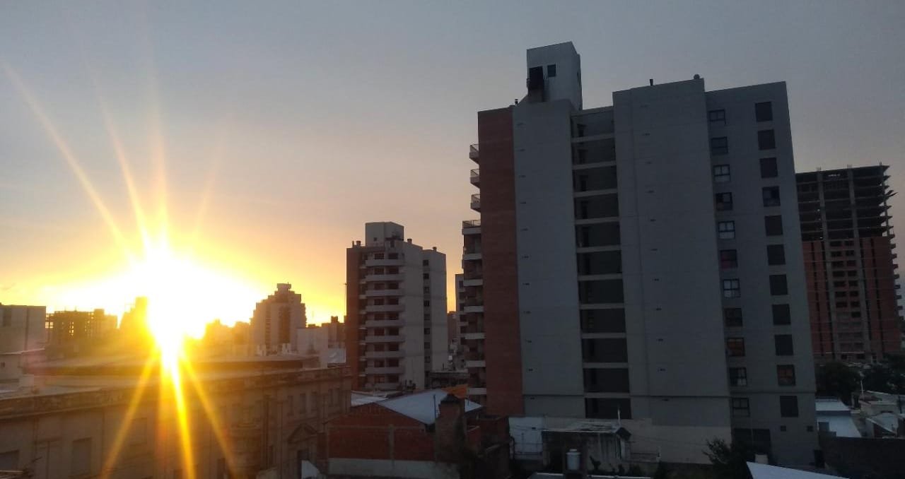 Viento y calor para hoy, tormentas para mañana