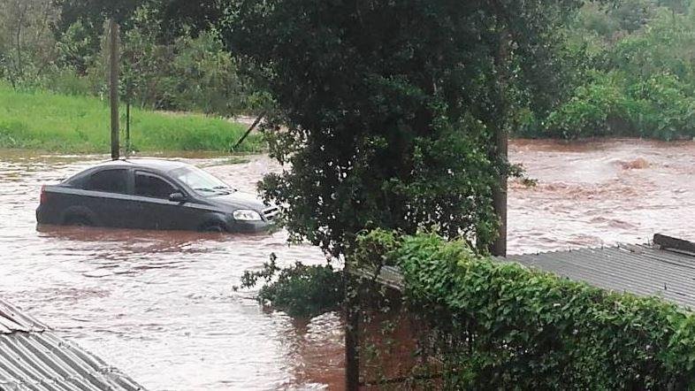 Impresionante tornado en Misiones provocó voladura de techos y caída de árboles