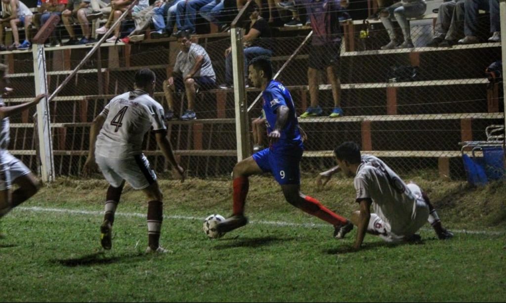 Toro empató y sigue en la punta