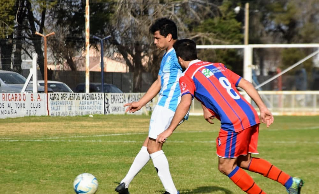 Almada: "Debemos jugar con la desesperación de ellos"